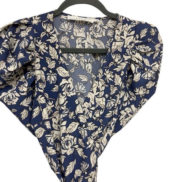 ASTR The Label periwinkle floral puff sleeve wrap long sleeve blouse size small - Picture 4 of 6